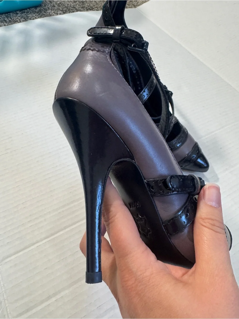 Tory Burch Judith Black Grey Leather Strappy Stiletto Heels Womens 6.5 Pointed